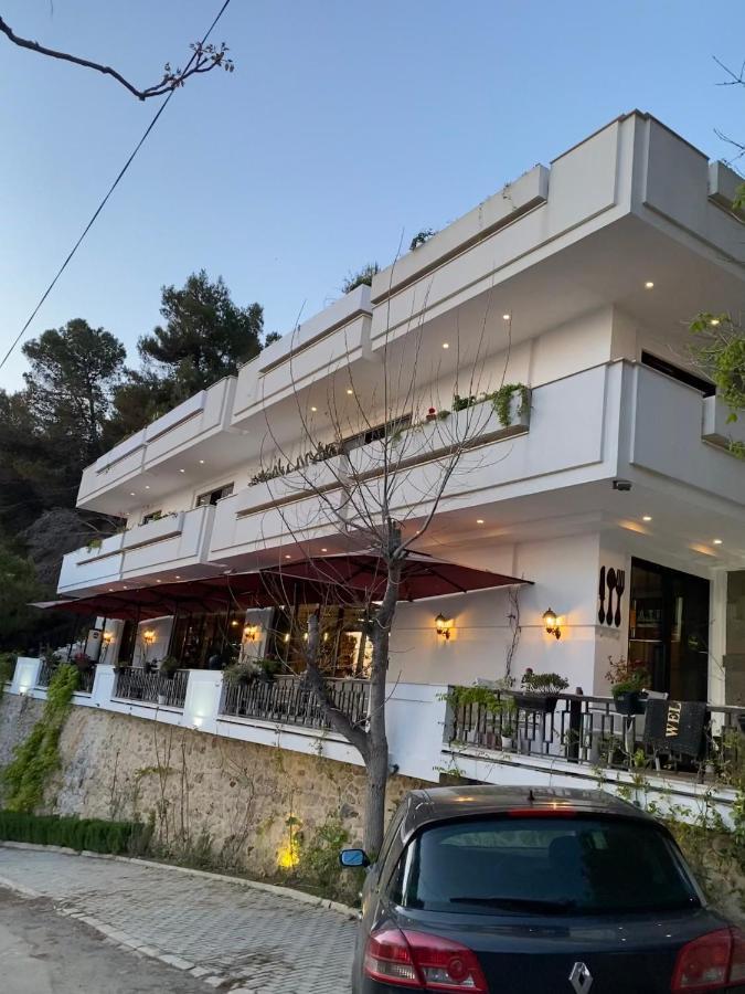 Villa D Hotel-Restaurant-Private Beach Durrës Exterior foto